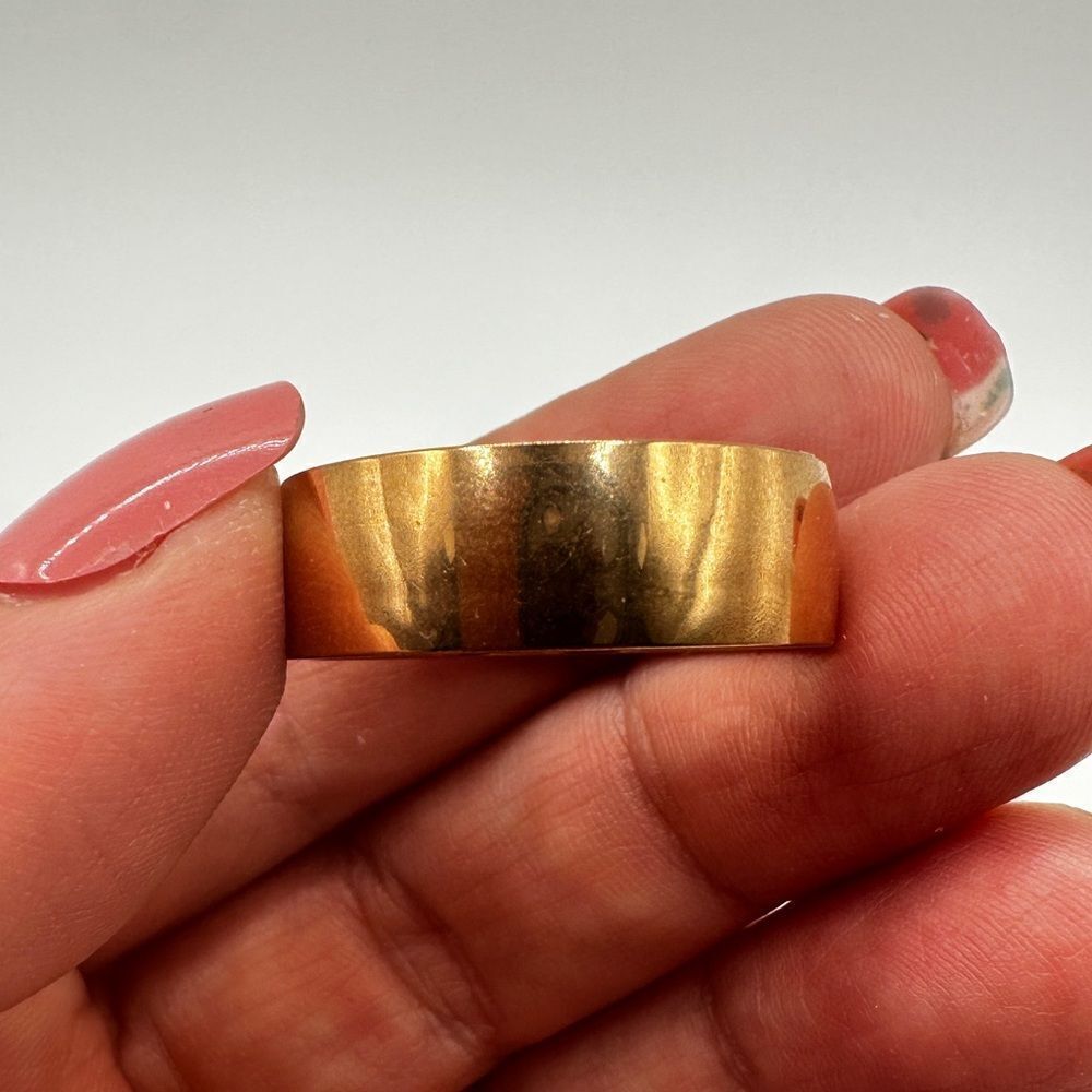 Men's size 12 all gold tone metal wedding band, fashion ring!